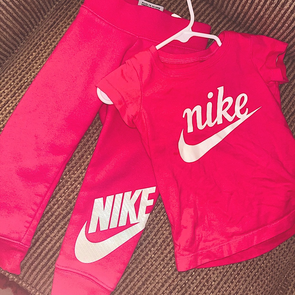 Toddler Nike outfit 2t sweat pants & 2t shirt